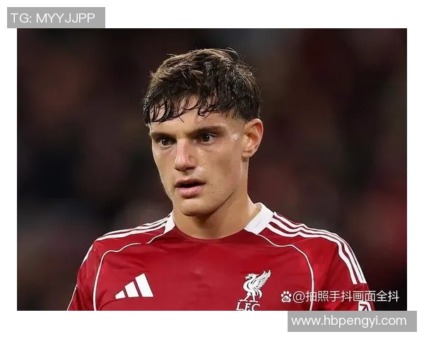 世界足球明星意外骨折引发关注球迷们对未来比赛充满担忧